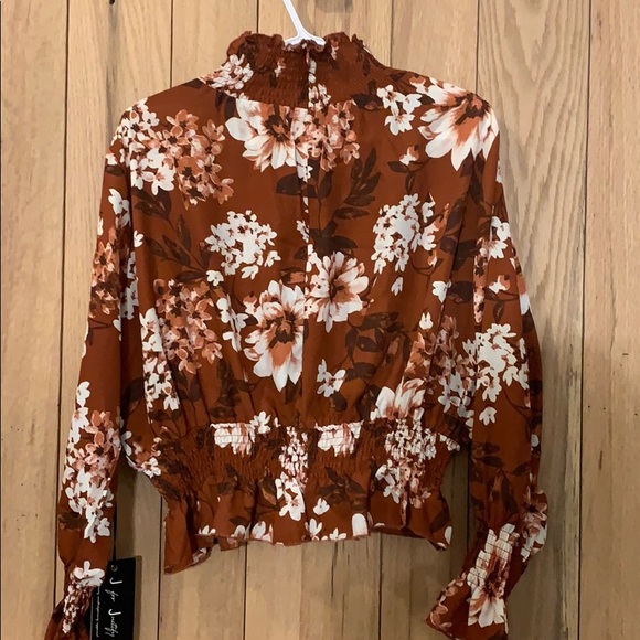 XL Junior, Long Sleeve, Turtle Neck, Flower Design - Picture 3 of 6